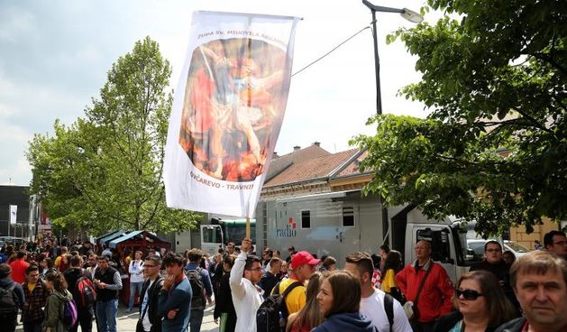 Medjunarodni susret hrvatske Katolicke mladezi odrzan je u gradu heroju Vukovaru. Euharistijsko slavlje odrzano je u dvorcu Eltz.