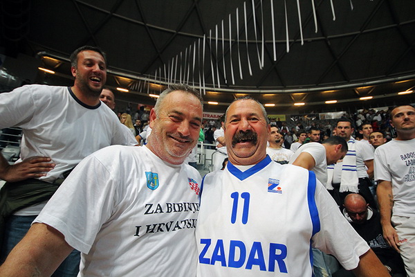 Najbolji navijači na svitu na utakmici Zadar-Cibona, Foto: Mia Čop Najbolji navijači na svitu na utakmici Zadar-Cibona, Foto: Mia Čop