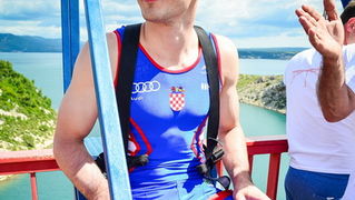 Mario Možnik i njegovi kolege sportaši otvorili su sezonu Bungee Jumpinga sa starog Masleničkom mosta