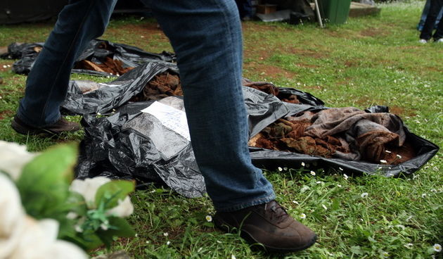 Zadar, 020513.
Gradsko groblje. 
Ministarstvo branitelja je na Gradskom groblju u Zadru predstavilo rezultate ekshumacije posmrtnih ostataka zrtava srpske nacionalnosti koje su stradale u Domovinskom ratu 1995. godine. 
Foto: Jure Miskovic / CROPIX