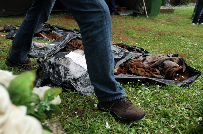 Zadar, 020513.
Gradsko groblje. 
Ministarstvo branitelja je na Gradskom groblju u Zadru predstavilo rezultate ekshumacije posmrtnih ostataka zrtava srpske nacionalnosti koje su stradale u Domovinskom ratu 1995. godine. 
Foto: Jure Miskovic / CROPIX