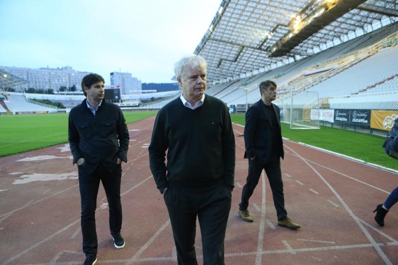 Torcida se uz svijeće, bengalke i molitvu dostojanstveno oprostila od svog kolege Žana Ojdanića na sjevernoj tribini Poljuda. Foto: Ivo Čagalj/PIXSELL Torcida se uz svijeće, bengalke i molitvu dostojanstveno oprostila od svog kolege Žana Ojdanića na sjevernoj tribini Poljuda. Foto: Ivo Čagalj/PIXSELL