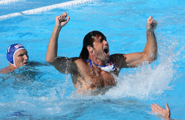 Rim, 010809. 
13 Svjetsko prvenstvo Rim 2009.?Vaterpolo utakmica za trece mjesto :  Hrvatska – Amerika
Na fotografiji hrvatski reprezentativci slave osvajanje broncane medalje – Igor Hinic.
Foto: Vladimir Dugandzic / CROPIX