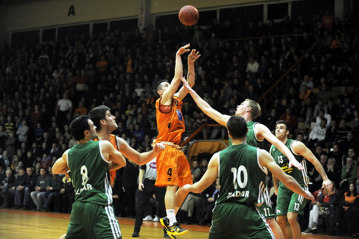 Sibenik ,170213.
Dvorana Baldekin 
Derbi utakmica izmedju GKK Sibenik i Sonik Puntamika Zadar za prvaka A2 Hrvatske kosarkaske lige Jug.
Foto: Niksa Stipanicev / CROPIX
