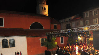 Zadar, 28.06.2013. snimio: Nenad Marčev, 
19. Zadarsko kazališno ljeto 
Zagrebačka filharmonija 
SALSA FILARMÓNICA 
Dirigent: Alan Bjelinski 
Nastupili: Ricardo Luque 
Olvido Ruiz Castellanos (Kuba) 
Poljana Šime Budinića