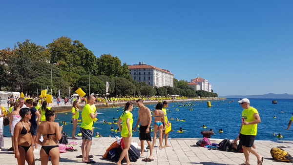 Sasvim osoban doživljaj – 10. dm Millennium Jump sa zadarske rive. Foto: Mladen Malik Barba Sasvim osoban doživljaj – 10. dm Millennium Jump sa zadarske rive. Foto: Mladen Malik Barba