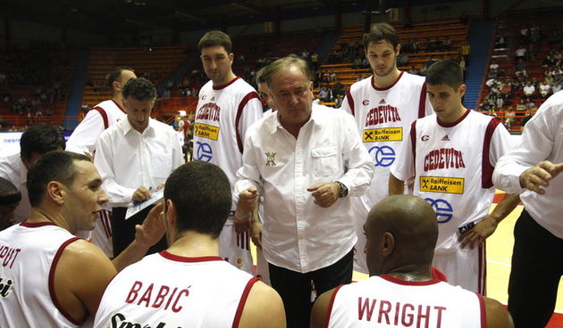 Zagreb, 031012.
Dvorana II Doma sportova.
Kosarkaska utakmica ABA lige Cedevita – Radnicki ( Kragujevac ).
Na slici: Trener KK Cedevite Bozidar Maljkovic.
Foto: Nenad Dugi / CROPIX