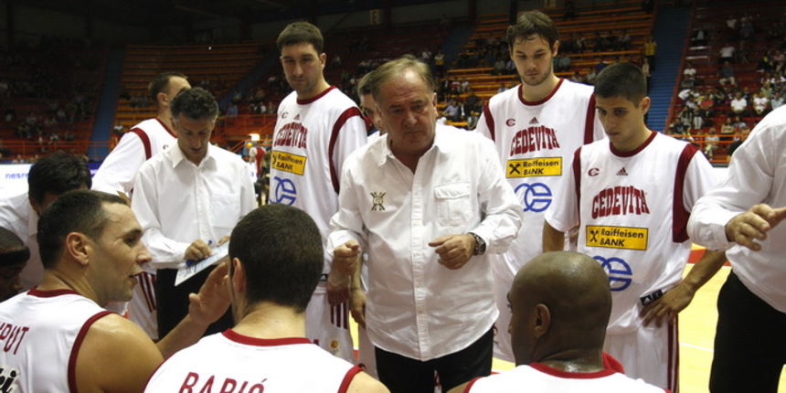 Zagreb, 031012.
Dvorana II Doma sportova.
Kosarkaska utakmica ABA lige Cedevita – Radnicki ( Kragujevac ).
Na slici: Trener KK Cedevite Bozidar Maljkovic.
Foto: Nenad Dugi / CROPIX Zagreb, 031012.
Dvorana II Doma sportova.
Kosarkaska utakmica ABA lige Cedevita – Radnicki ( Kragujevac ).
Na slici: Trener KK Cedevite Bozidar Maljkovic.
Foto: Nenad Dugi / CROPIX