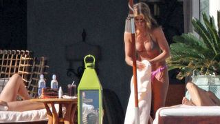 Jennifer Aniston u seksi badiću proslavila 41. rođendan (Jutarnji.hr)