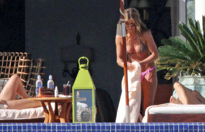 Jennifer Aniston u seksi badiću proslavila 41. rođendan (Jutarnji.hr)