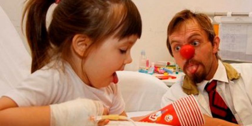 “Crveni nosevi” za osmijeh naših najmlađih, foto: www.zdravotniklaun.cz “Crveni nosevi” za osmijeh naših najmlađih, foto: www.zdravotniklaun.cz
