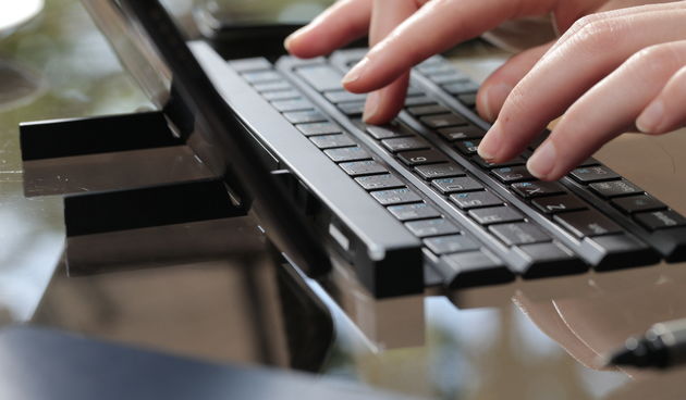 LG razvija tipkovnicu uobičajene veličine koja stane u džep, Rolly