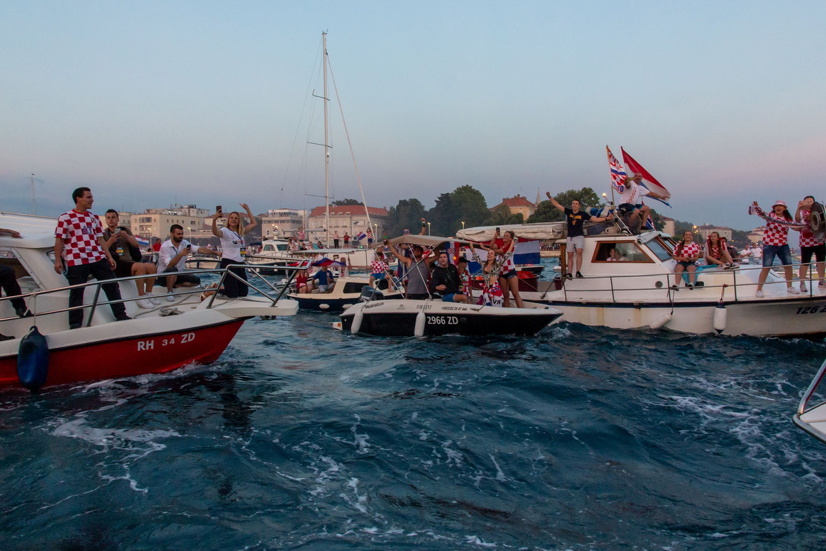 Veličanstven doček četvorice zadarskih Vatrenih od Gradskog mosta do Foruma