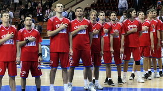 Katowice, 200909.
Dvorana Sport Arena Spodek.
Europsko prvenstvo u kosarci u Poljskoj, razigravanje izmedju Francuske i Hrvatske za peto mjesto na prvenstvu.
Na slici: tokom intoniranja hrvatske himne.
Foto: Drago Sopta  / CROPIX
