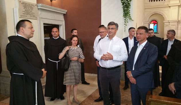 Andrej Plenković stigao u Sinj u društvu ministara