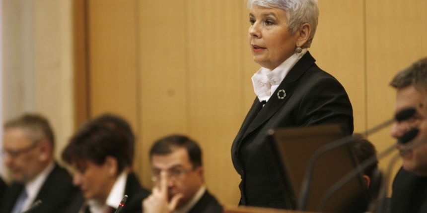 Zagreb, 260111.
Hrvatski Sabor.
Aktualni sat u Hrvatskom Saboru.
Na fotografiji: premijerka Jadranka Kosor.
Foto: Damjan Tadic / CROPIX Zagreb, 260111.
Hrvatski Sabor.
Aktualni sat u Hrvatskom Saboru.
Na fotografiji: premijerka Jadranka Kosor.
Foto: Damjan Tadic / CROPIX