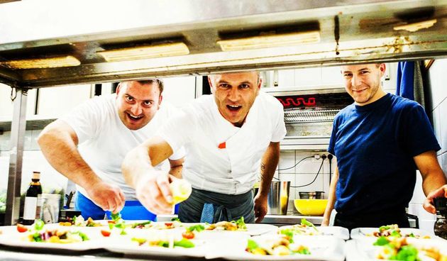 Restoran Bruschetta: oni koji stvaraju okuse – chef Dalibor Pavlović i pomoćnici