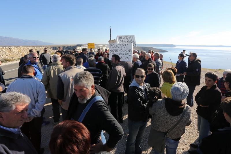 Pag: Prosvjed protiv ilegalnih berača samoniklog bilja, Foto: Filip Brala/PIXSELL