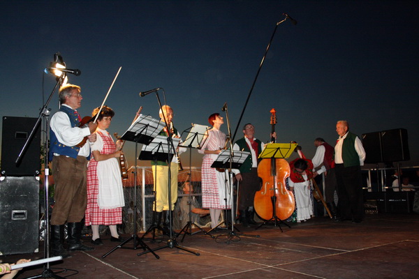 Vecer folklora: KUD Nevijana i ansambl Horenak u Nevidjenima Vecer folklora: KUD Nevijana i ansambl Horenak u Nevidjenima