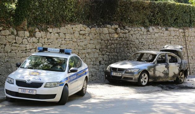 Navijačima Levskog zapaljen BMW, Bugarin ozlijeđen