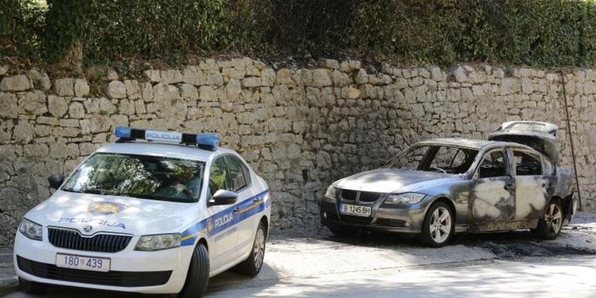 Navijačima Levskog zapaljen BMW, Bugarin ozlijeđen