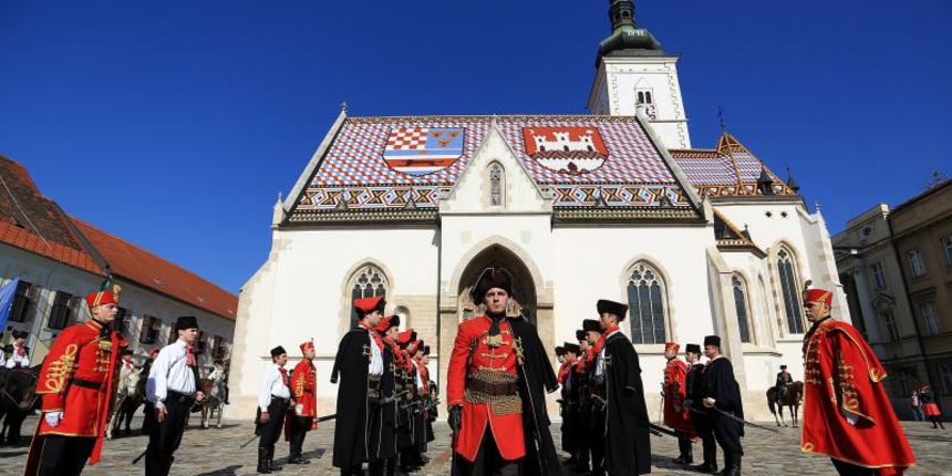 18.10.2013., Zagreb – Na Markovom trgu odrzan je performans Rubac – tajna kravate, umjetnicki projekt Marijana Busica i postrojavanje Kravat pukovnije po prvi puta s dvije zene. Photo: Anto Magzan/PIXSELL 18.10.2013., Zagreb – Na Markovom trgu odrzan je performans Rubac – tajna kravate, umjetnicki projekt Marijana Busica i postrojavanje Kravat pukovnije po prvi puta s dvije zene. Photo: Anto Magzan/PIXSELL