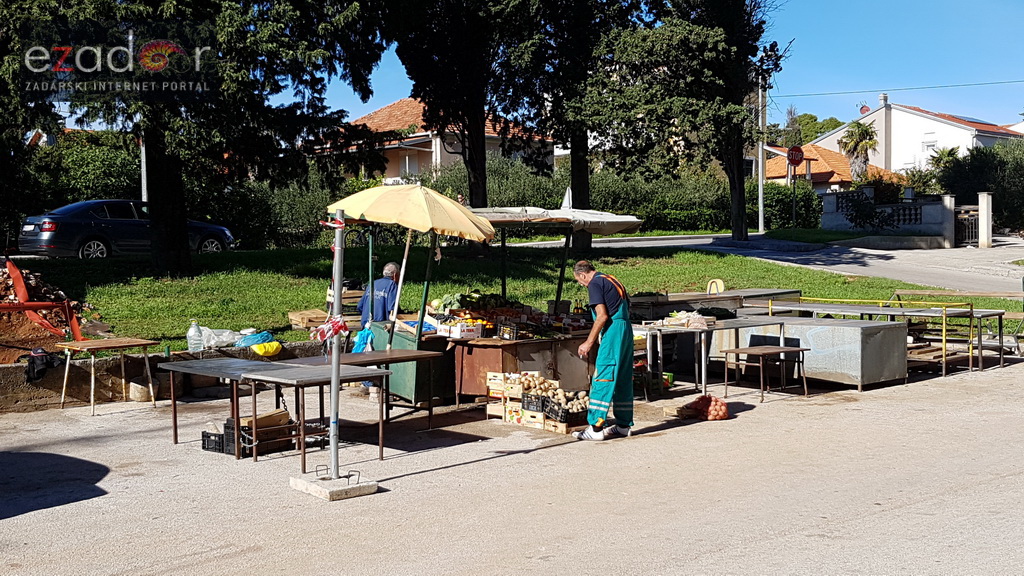 Zbog radova zatvorena Ulica Put Bokanjca od križanja s Putem Nina do križanja s Benka Benkovića. Privremena pijaca na Meladi