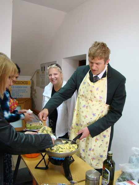 Humanitani uskrsni konvoj Zadar – Oklaj