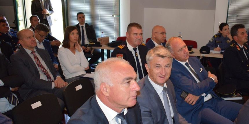 U Divuljama održana tematska sjednica premijera i župana o požarnoj sezoni U Divuljama održana tematska sjednica premijera i župana o požarnoj sezoni