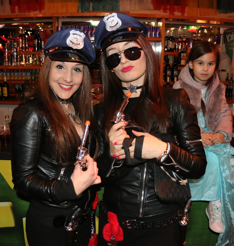 Virske maškare: Nedjelja u znaku zvijezdice Meri, Tota i Tempo Banda