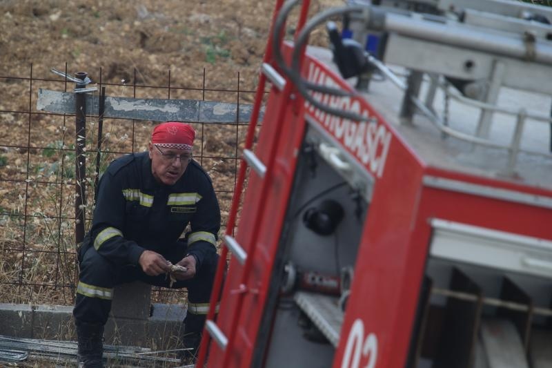 Podstrana u dimu, požar gasi i kanader Podstrana u dimu, požar gasi i kanader