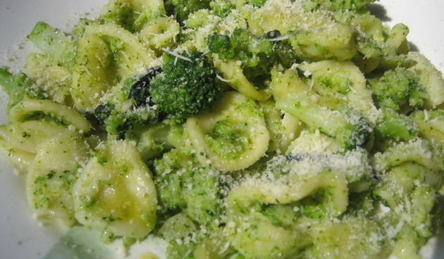 Pašta tjestenina, brokula, parmezan