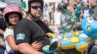 Spektakularni defile vespaša, foto: Vinko Pešić Spektakularni defile vespaša, foto: Vinko Pešić