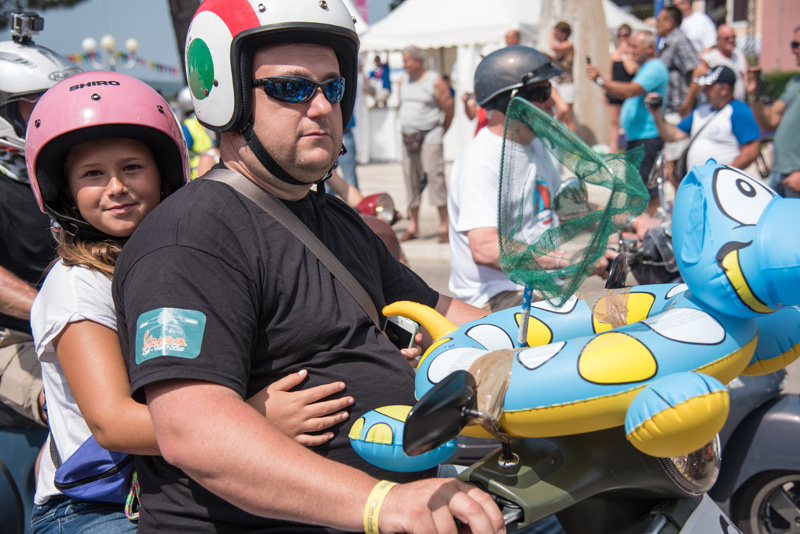 Spektakularni defile vespaša, foto: Vinko Pešić Spektakularni defile vespaša, foto: Vinko Pešić