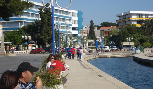 Biograd – turisti (Foto: ezadar.hr)