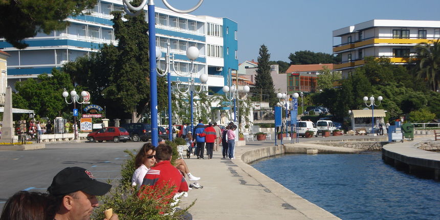 Biograd – turisti (Foto: ezadar.hr)