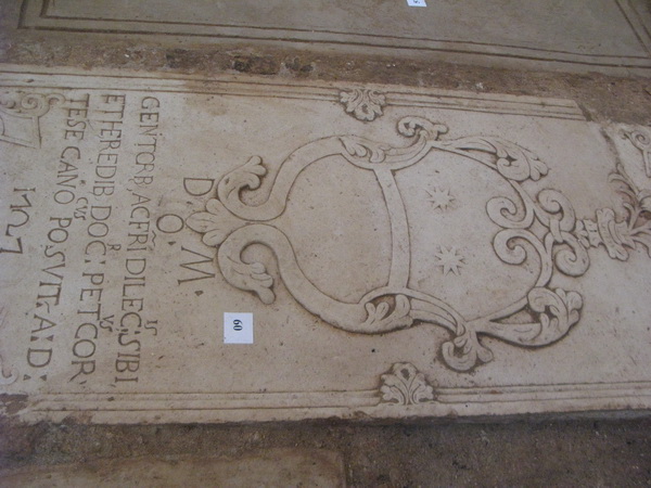 Grobnice u Svetom Frani Grobnice u Svetom Frani