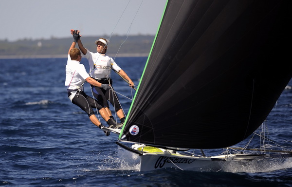 Zadar, 310809.
Europsko prvenstvo u jedrenju za klasu 49er 2009.
Danas je prvi dan regularnog natjecanja za jedrilicare u klasi 49er koje se odrzava od 29og kolovoza do 5og rujna u organizaciji JK Uskok.
Na slici: danska posada Simon Karstorf i jonathan B Zadar, 310809.
Europsko prvenstvo u jedrenju za klasu 49er 2009.
Danas je prvi dan regularnog natjecanja za jedrilicare u klasi 49er koje se odrzava od 29og kolovoza do 5og rujna u organizaciji JK Uskok.
Na slici: danska posada Simon Karstorf i jonathan B