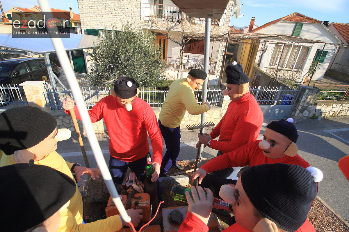Maškarana povorka Velike Bake u Murteru