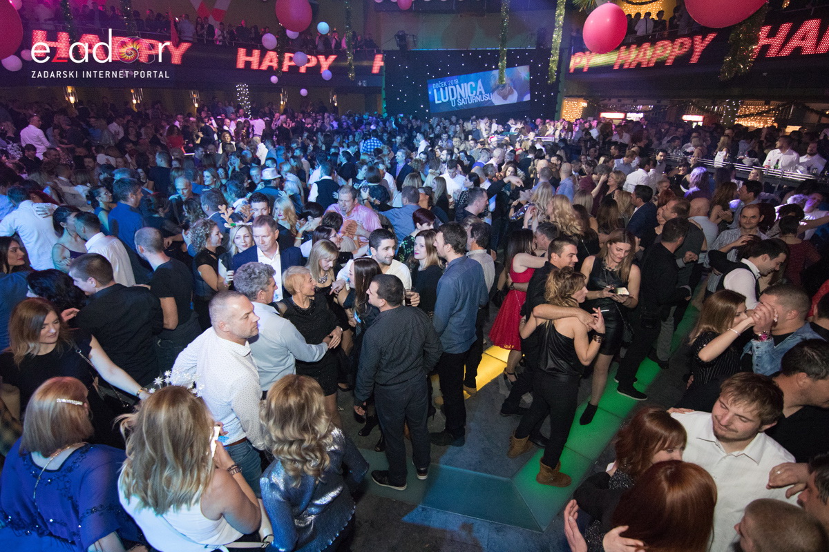 Ludnica u Saturnusu: Najbolji doček u svemiru i šire Ludnica u Saturnusu: Najbolji doček u svemiru i šire