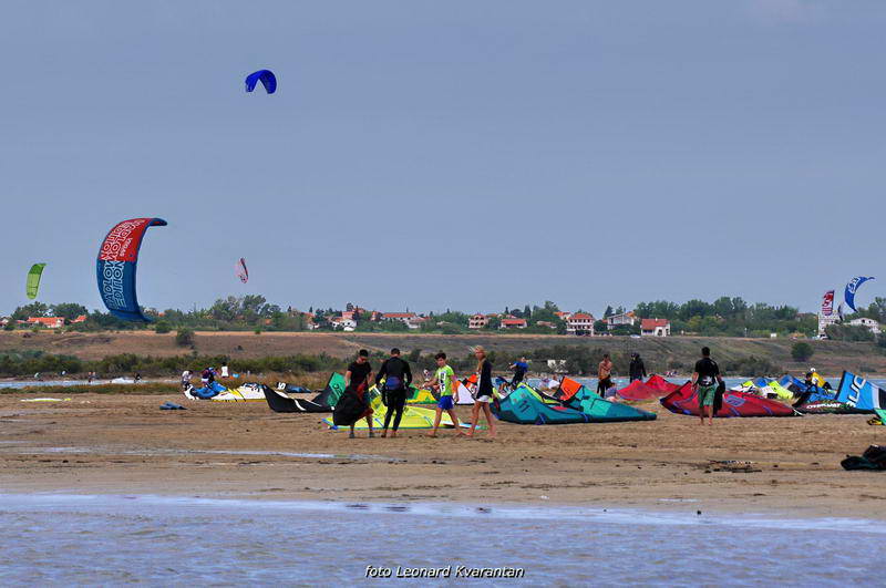 Kite surferi guštaju u Ninu