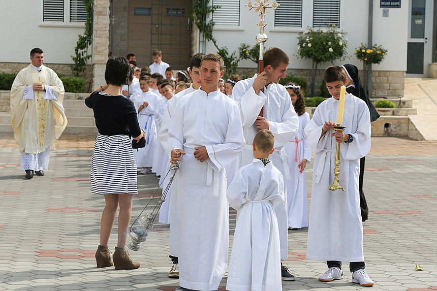 Bibinje: sakrament Prve pričesti, foto-L. Banić Bibinje: sakrament Prve pričesti, foto-L. Banić
