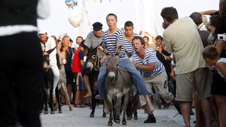 Sali, Dugi otok, 100809.
Svako misto svoju festu ima, no ne traje svaka festa tri dana kao ona u mjestu Sali na Dugom otoku. Saljske uzance, kako mjestani nazivaju svoju festu, odrzat ce se ove godine po pedeseti put, kao i svake godine dosad, vikend prij Sali, Dugi otok, 100809.
Svako misto svoju festu ima, no ne traje svaka festa tri dana kao ona u mjestu Sali na Dugom otoku. Saljske uzance, kako mjestani nazivaju svoju festu, odrzat ce se ove godine po pedeseti put, kao i svake godine dosad, vikend prij