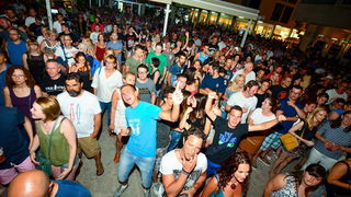 U povodu 4. rođendana Boutique hostela Forum, “najpristojniji mogući” riječki Let 3 održao je fenomenalan koncert na antičkom Forumu