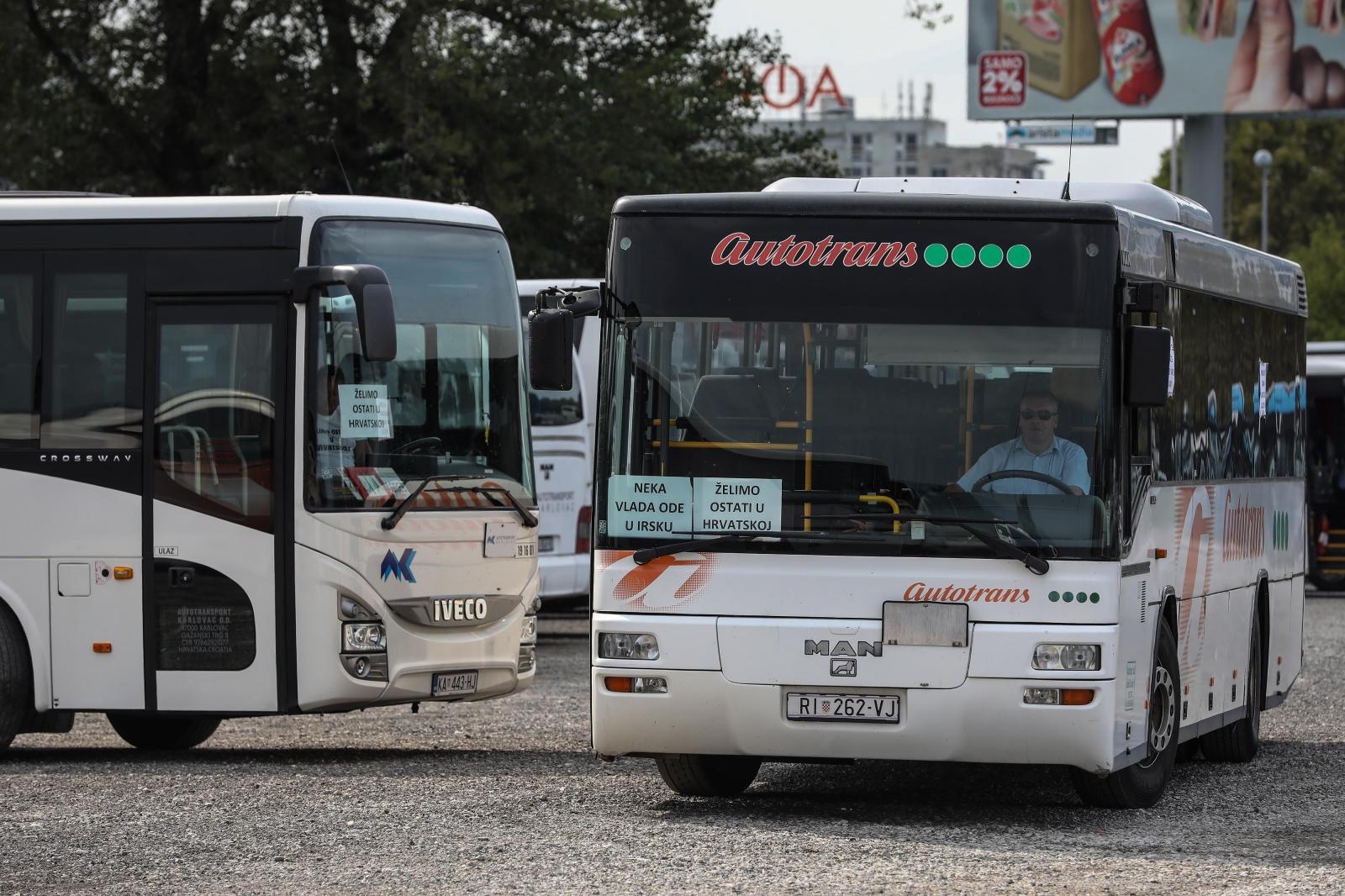 Stali autobusi, vozači upozorili: ‘Imamo 3800 kuna plaću i sad se svi čude što idemo van’ Stali autobusi, vozači upozorili: ‘Imamo 3800 kuna plaću i sad se svi čude što idemo van’