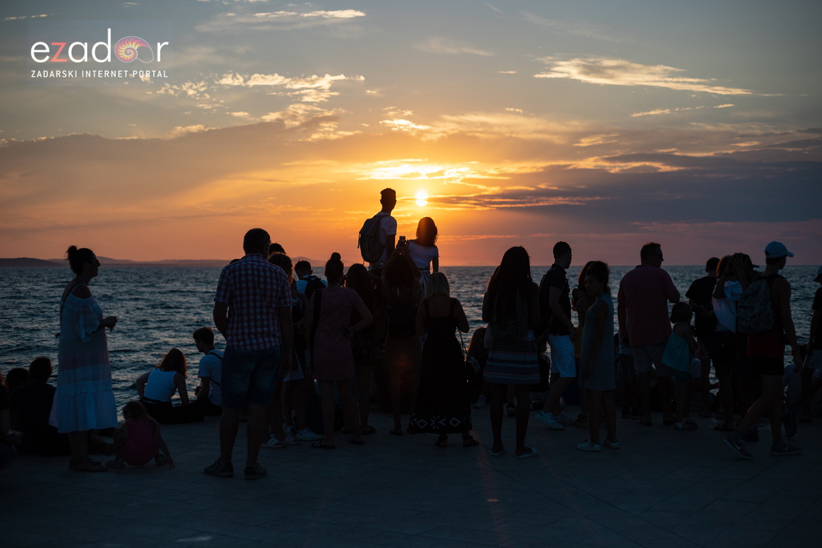 Započela 18. Noć punog miseca na zadarskoj rivi Započela 18. Noć punog miseca na zadarskoj rivi