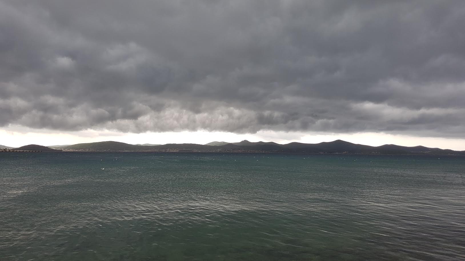 Ciklona Branka donijela crne i prijeteće oblake nad Zadar. Foto: Mladen Malik Ciklona Branka donijela crne i prijeteće oblake nad Zadar. Foto: Mladen Malik