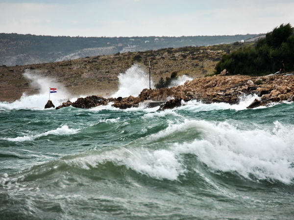 Olujna bura u Ražancu 15. srpnja 2016. Foto:Leo Kvarantan Olujna bura u Ražancu 15. srpnja 2016. Foto:Leo Kvarantan