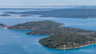 Izlet do Dugog otoka – planinarenje do Orljaka i posjet Velom Ratu