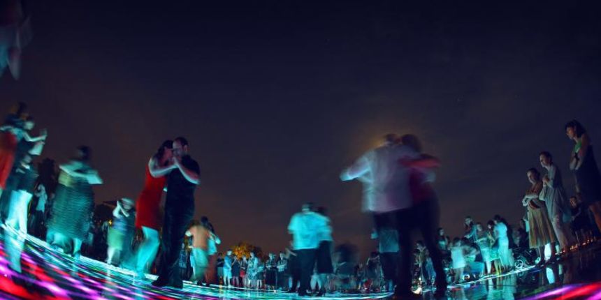 20.06.2013., Zadar – Pod gotovo punim mjesecom na instalaciji Pozdrav Suncu otvoren je 4. festival tanga.Photo: Filip Brala/PIXSELL 20.06.2013., Zadar – Pod gotovo punim mjesecom na instalaciji Pozdrav Suncu otvoren je 4. festival tanga.Photo: Filip Brala/PIXSELL